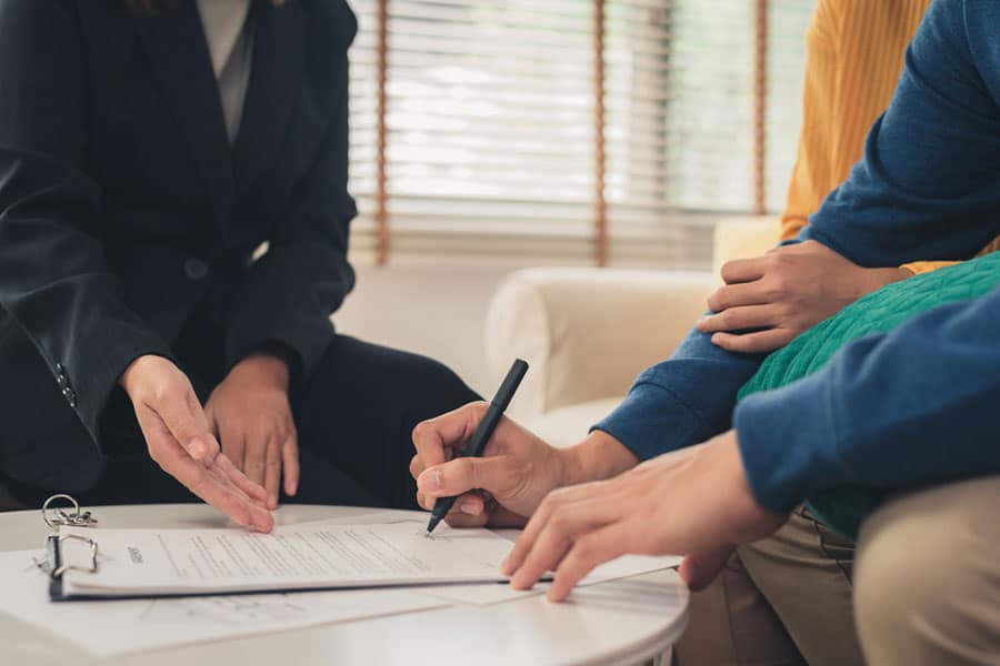 happy-young-asian-couple-and-realtor-agent-qualities-of-a-good-mortgage-broker