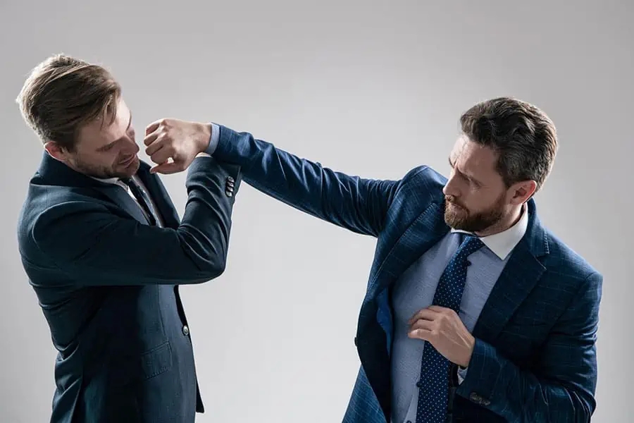 Mortgage-Broker-Vs.-Bank-Loan-Officer-Which-One-Should-I-Use